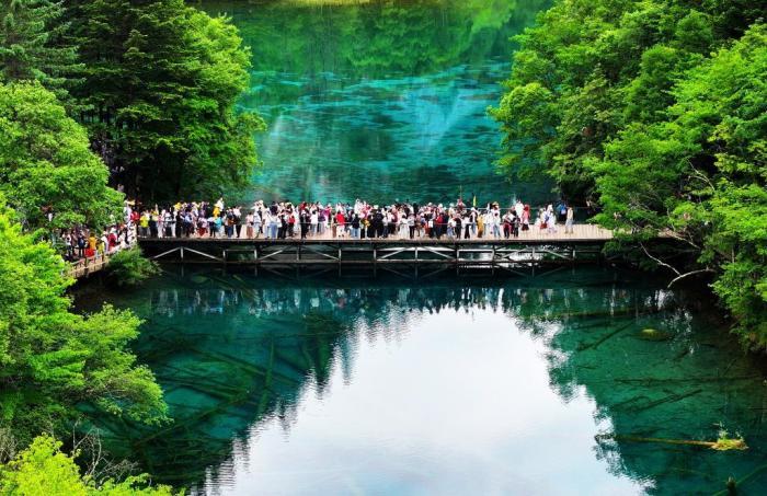 九寨沟风景如画引游人