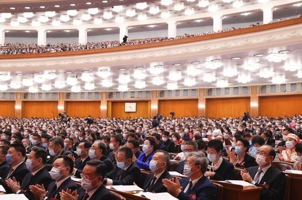 “两高”报告点名腐败分子：虽远必惩，法网就是天网