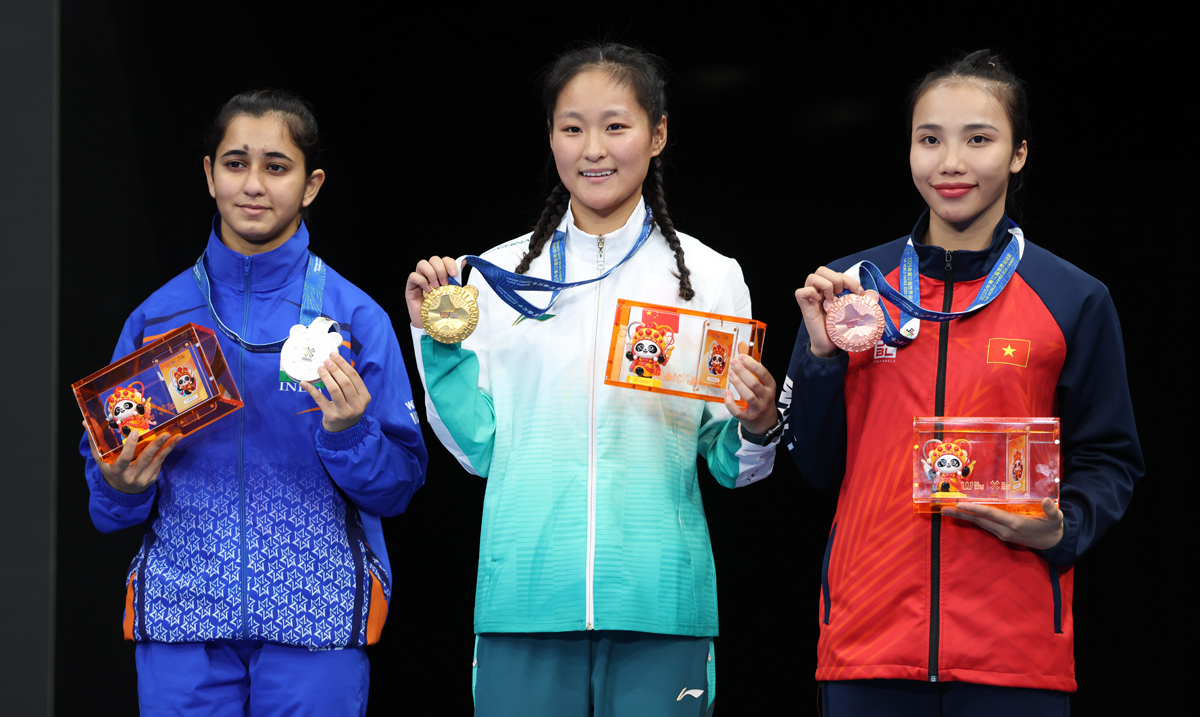 中国选手陈梦粤夺得武术散打女子52公斤级冠军