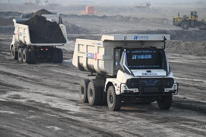 全球首个百台纯电动无人驾驶矿用卡车集群投运
