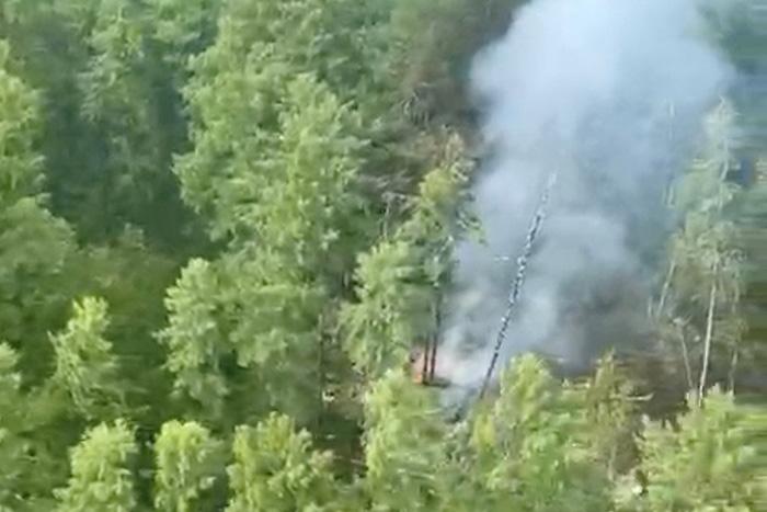 俄罗斯一架飞机失事 坠机现场升起烟雾