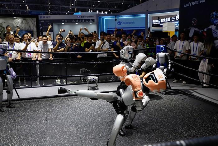 人形机器人擂台格斗